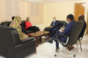 Lire la suite à propos de l’article Le Président de la commission nationale des Droits de l&rsquo;Homme, M. Ahmed Salem Bouhoubeyni a reçu aujourd&rsquo;hui, mardi 12 octobre 2021, dans les locaux de la CNDH, l&rsquo;Ambassadrice des Etats-Unis d&rsquo;Amérique, SE L’ambassadrice des Etats Unis d’Amérique Cynthia Kierscht.