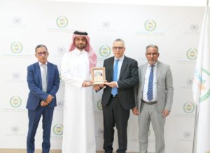 Read more about the article الشبكة العربية لحقوق الانسان تمنح درعها لرييس اللجنة الوطنية لحقوق الانسان في الدوحة