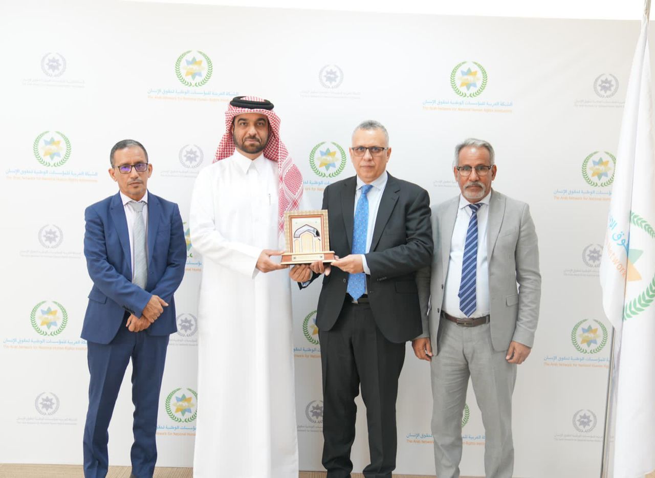 Read more about the article الشبكة العربية لحقوق الانسان تمنح درعها لرييس اللجنة الوطنية لحقوق الانسان في الدوحة