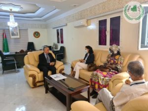 Read more about the article استقبل رئيس اللجنة الوطنية لحقوق الإنسان الأستاذ أحمد سالم بوحبيني، يوم الأربعاء 19 أكتوبر 2022 بمقر اللجنة، ممثلة المفوضية السامية للأمم المتحدة لشؤون اللاجئين السيدة إليزابيث إيستر بالإضافة إلى عضوين من طاقمها.