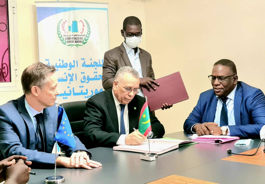 Lire la suite à propos de l’article Signature d&rsquo;un accord de partenariat entre la commission Nationale des droits de l&rsquo;homme et l&rsquo;Union européenne